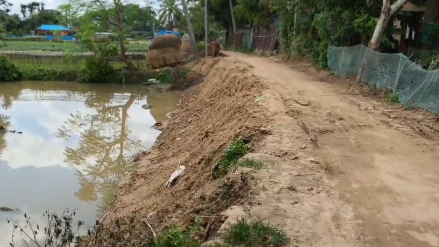 উন্নয়নমূলক কাজে সাধারণ মানুষের দুর্ভোগ।