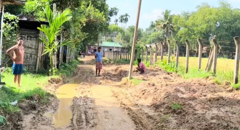 রাস্তা সংস্কারে বাধা! তেলিয়ামুড়ার ব্রহ্মছড়ায় উন্নয়নের পথে রাজনীতির কাঁটা